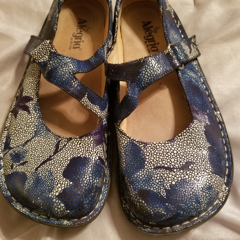 Gently used Alergia Nursing Shoes